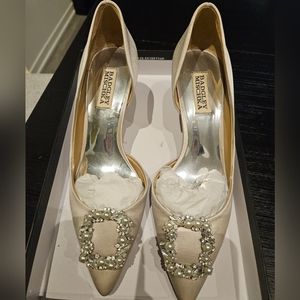 Badgley Mischka Fabia Satin Heels Morning Fog Size 7.5
